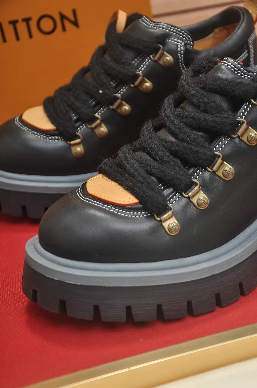 Men's shoes 💰660💶 LV Louis Vuitton 2025 autumn and winter new couple's new style, the original version is developed one to one, retro fashion, handsome and cool mountaineering derby shoes are out of stock 👍 💎 Material: imported first-layer cowhide 💎 Lining: imported lambskin 💎 Outsole: original molded TR non-slip sole 💎 Bottom height: 3.5cm 💎 Shoe size: 35-45 for both men and women